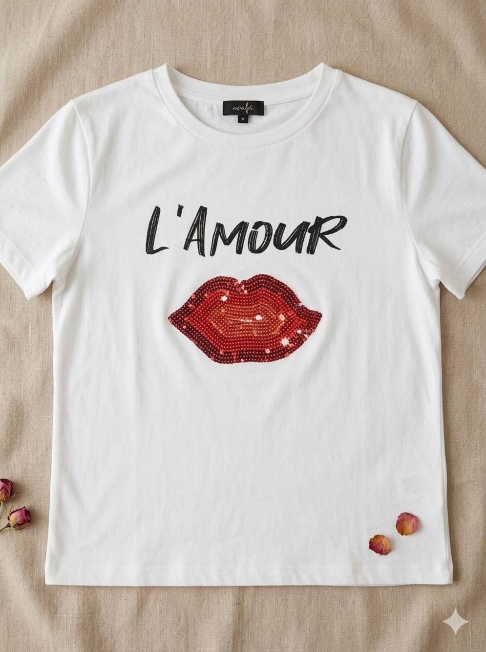🔸️NWT White w/Red Sequin Lips L'Amour Graphic Print Short Sleeve Top Large